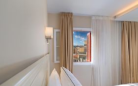Vrachos Athens Suites